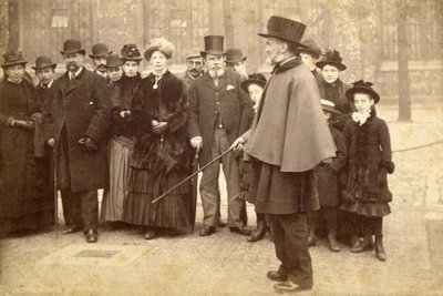 Toeristen die de Tower of London bezoeken, c.1880 door Unbekannt Unbekannt